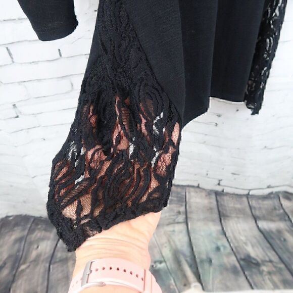 IZ BYER BLACK ROUCHED SLEEVE ROUND NECK WITH LACE DETAIL TOP SIZE SMALL - Picture 6 of 9